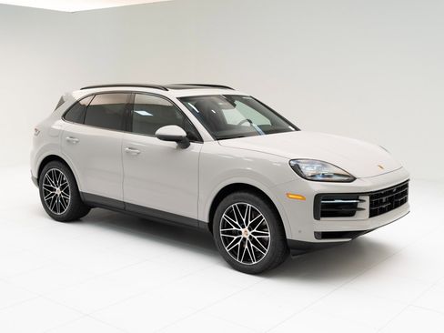 New 2025 Porsche Cayenne image 7