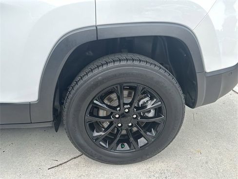 Used 2023 Jeep Cherokee Altitude Lux image 18