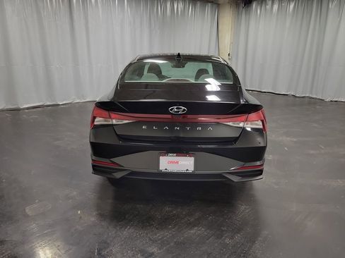 Used 2023 Hyundai Elantra SE image 7