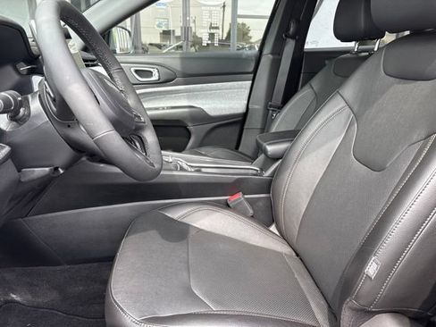 Used 2023 Jeep Compass Latitude AWD/4WD image 4