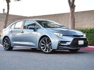 Used 2025 Toyota Corolla XSE video 2