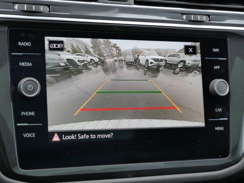 Certified 2022 Volkswagen Tiguan SEL R-Line image 35