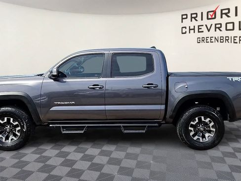 Used 2018 Toyota Tacoma TRD Off-Road AWD/4WD image 5
