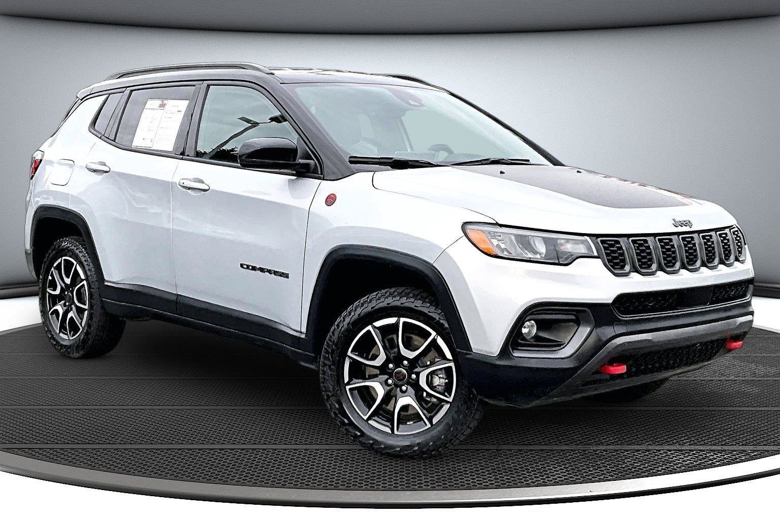 Used 2025 Jeep Compass Trailhawk AWD/4WD image 1