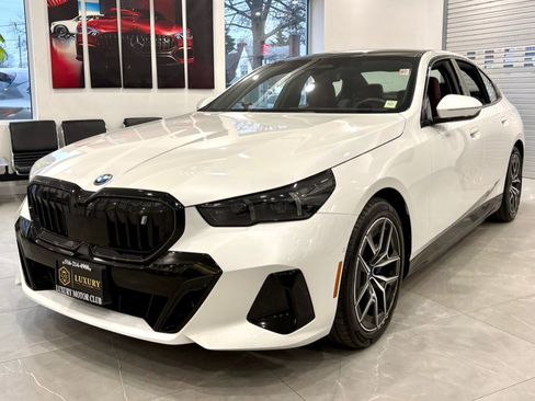 Used 2025 BMW i5 xDrive40 w/ M Sport Package image 4