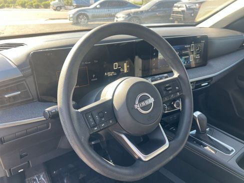 Used 2025 Nissan Kicks SV image 28