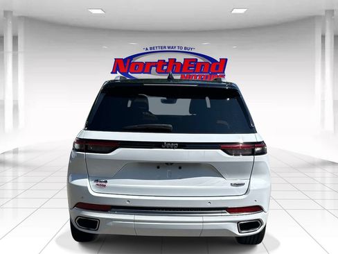 Used 2023 Jeep Grand Cherokee Summit w/ Luxury Tech Group V AWD/4WD image 4