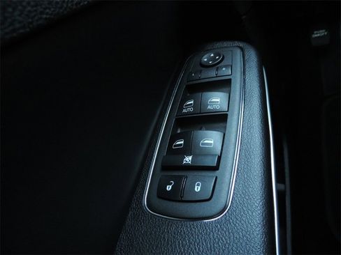 Used 2021 Chrysler 300 Touring L image 21