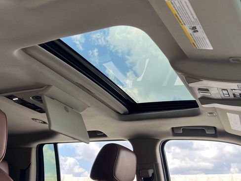 Used 2018 Cadillac Escalade ESV Luxury AWD/4WD image 27