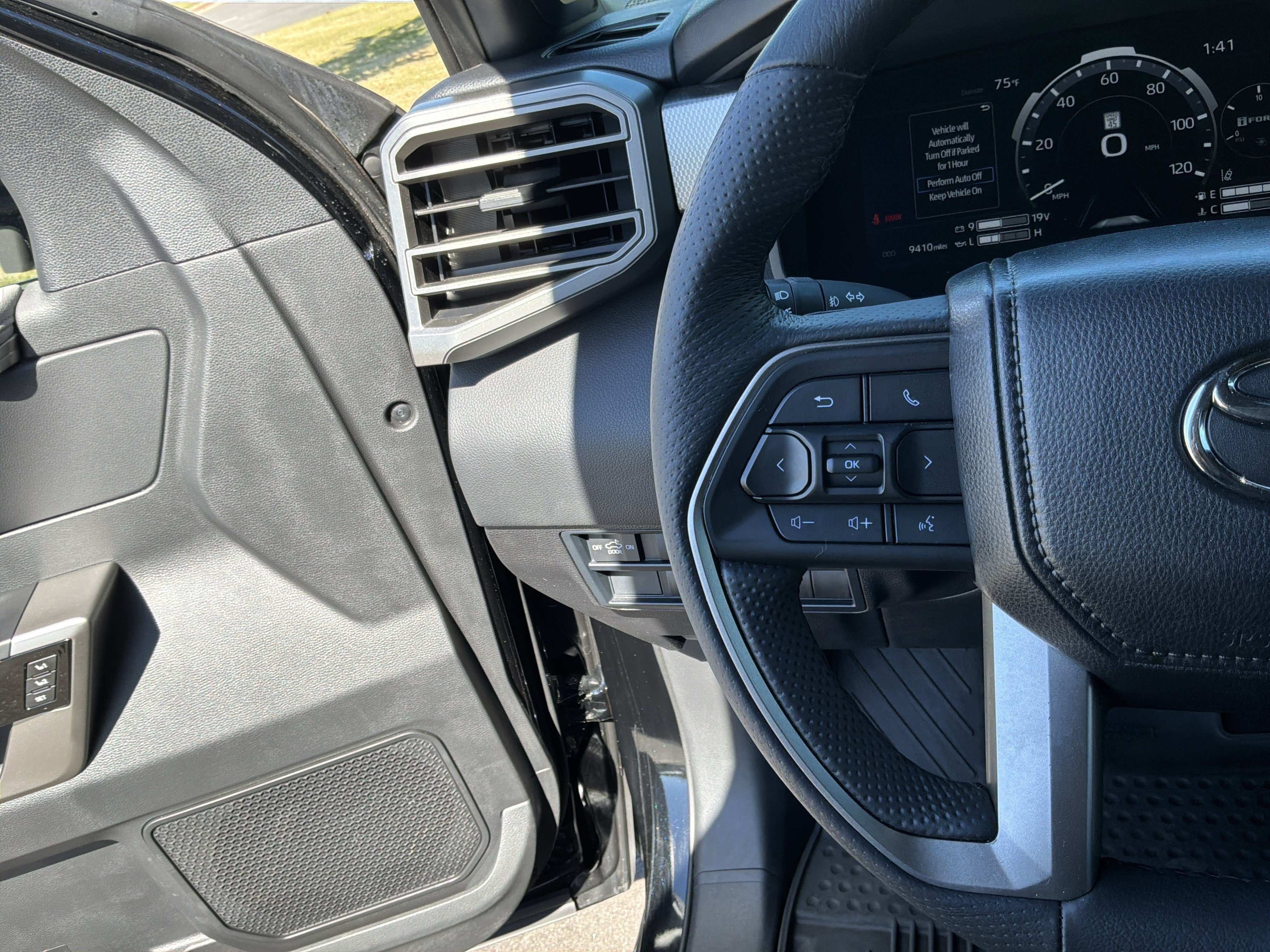 Used 2025 Toyota Tundra Limited AWD/4WD image 19
