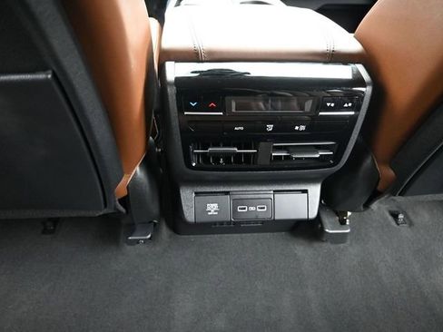 Used 2023 Acura MDX SH-AWD w/ Technology Package image 17