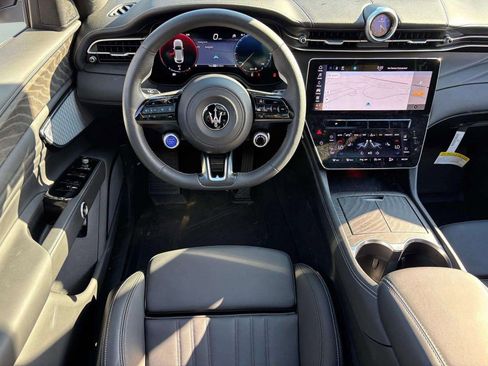 New 2025 Maserati Grecale GT image 23