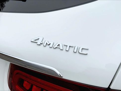 Used 2020 Mercedes-Benz GLC 300 4MATIC image 10