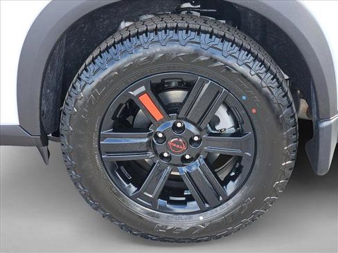 Used 2025 Nissan Rogue SV image 10