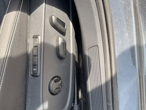 Used 2025 Volkswagen Jetta SEL image 18