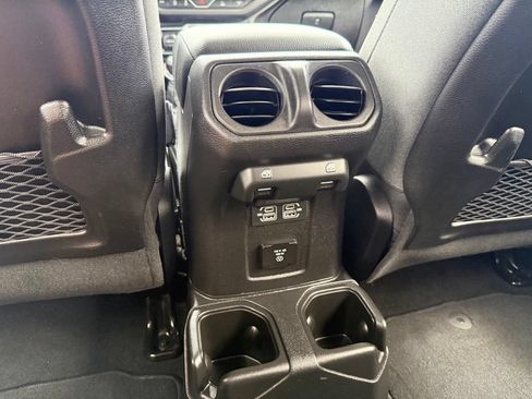 Used 2025 Jeep Wrangler Unlimited Rubicon AWD/4WD image 25