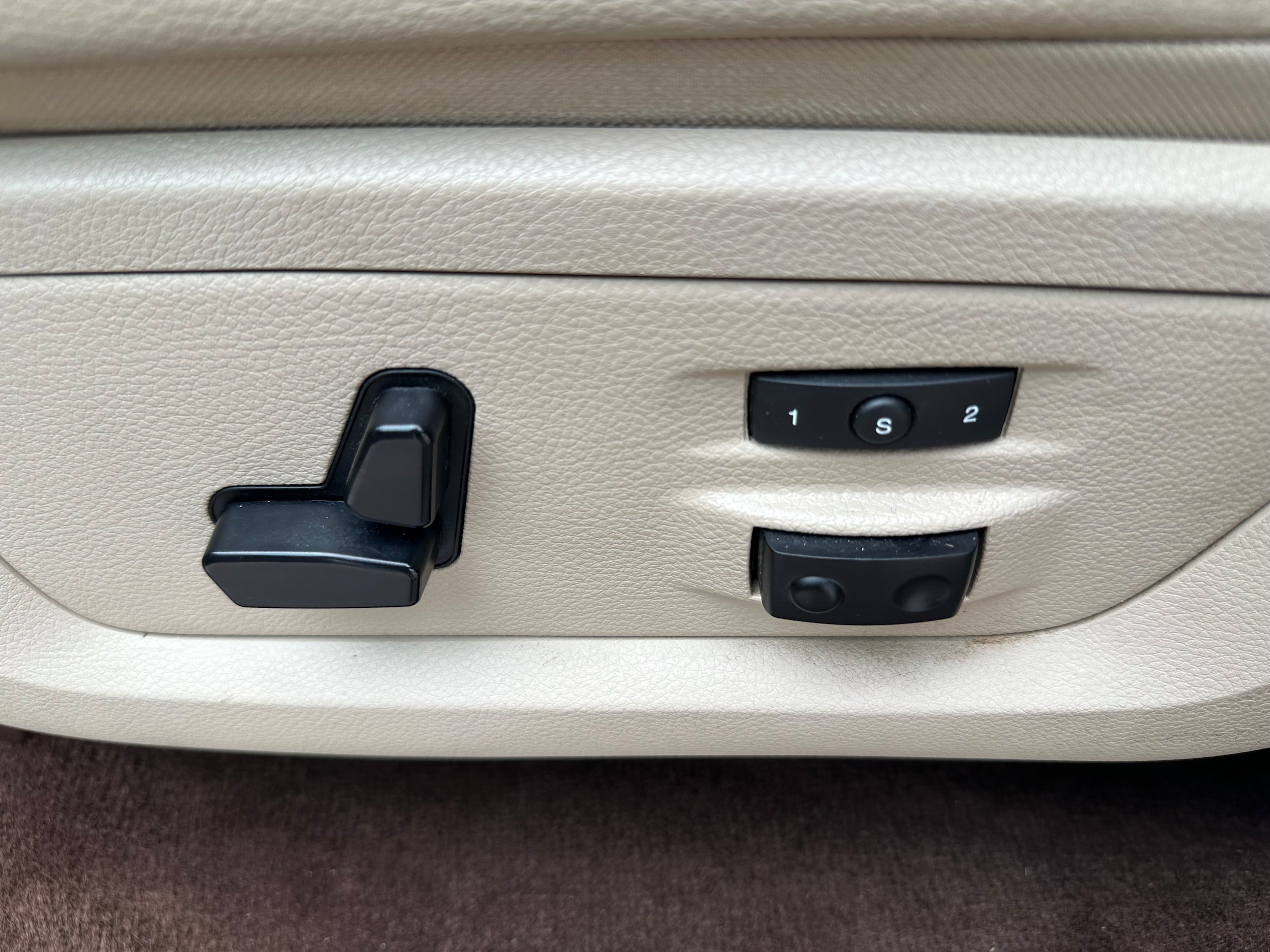 Used 2016 RAM 1500 Laramie w/ Convenience Group AWD/4WD image 31