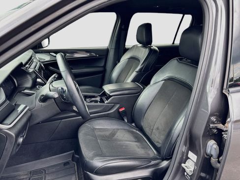 Used 2021 Jeep Grand Cherokee L Laredo RWD image 21