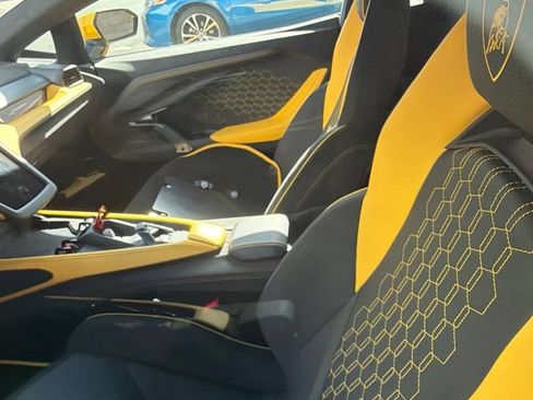 Used 2024 Lamborghini Revuelto AWD/4WD image 12