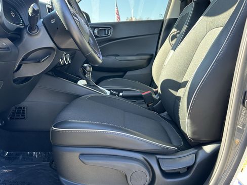 Used 2023 Hyundai Venue Limited w/ Cargo Package image 12