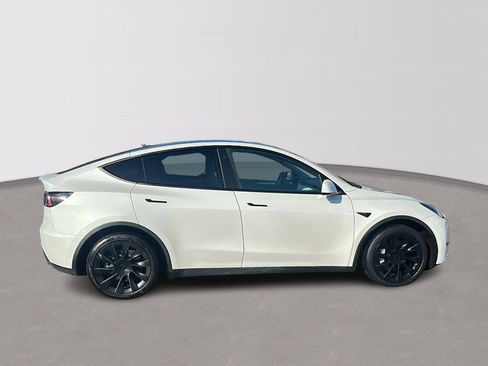 Used 2022 Tesla Model Y Long Range image 6