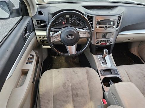 Used 2010 Subaru Outback 2.5i Premium image 11