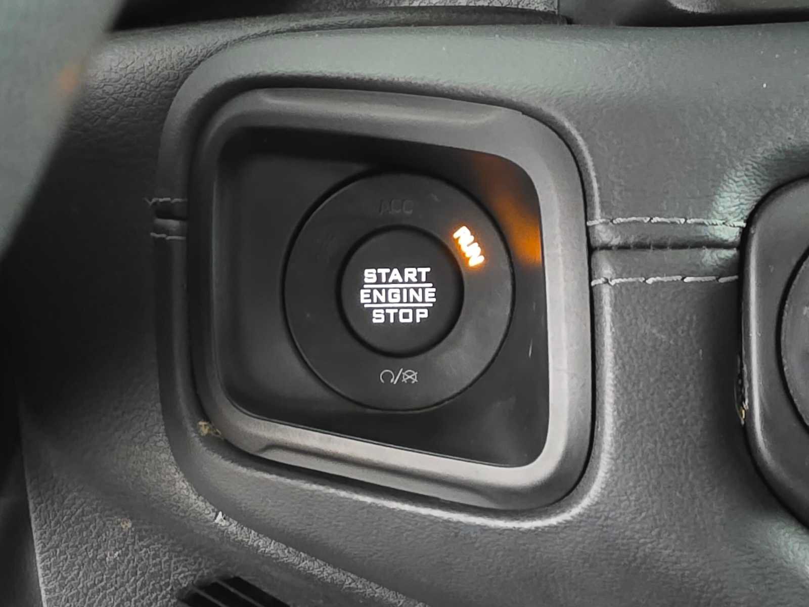 Used 2024 Jeep Wrangler Unlimited Rubicon AWD/4WD image 31