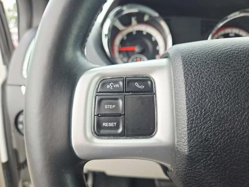 Used 2018 Dodge Grand Caravan SXT FWD image 18