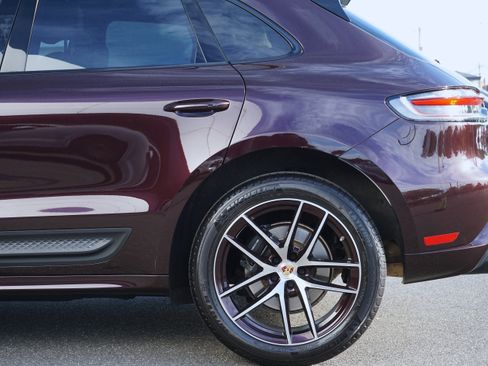 Certified 2023 Porsche Macan AWD/4WD image 9