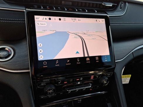 New 2025 Jeep Grand Cherokee Limited w/ Black Appearance Package image 12