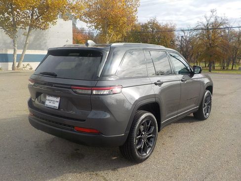 New 2025 Jeep Grand Cherokee Limited image 9