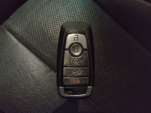 Used 2018 Ford Edge Titanium w/ Equipment Group 302A AWD/4WD image 32