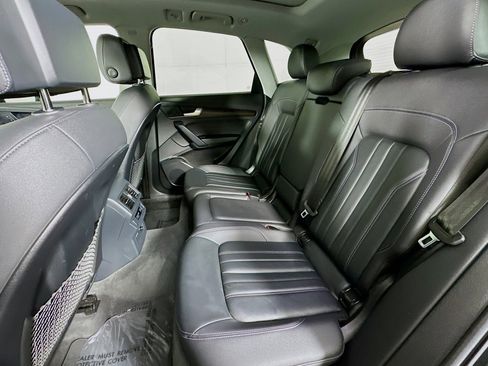 Used 2023 Audi Q5 2.0T Premium w/ Convenience Package image 9