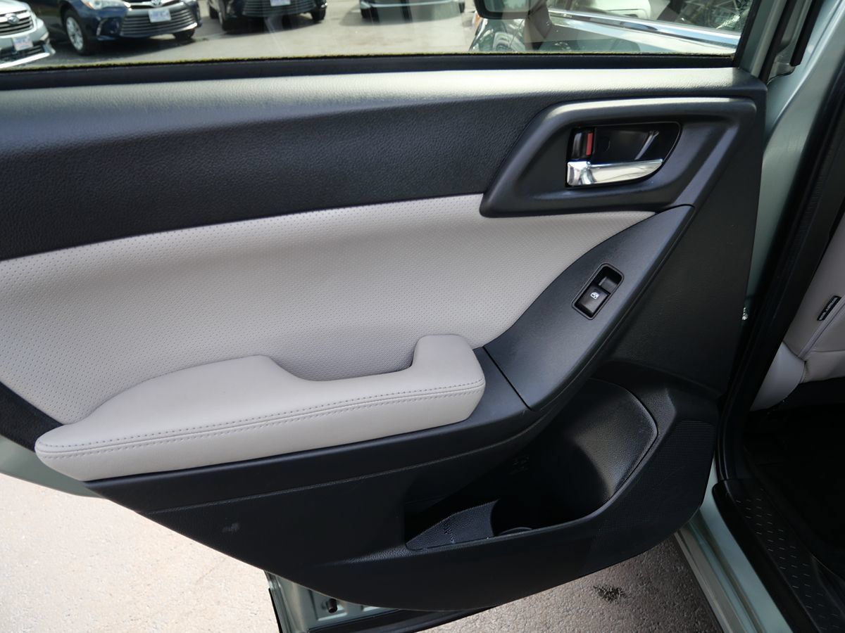 Used 2015 Subaru Forester 2.5i Limited AWD/4WD image 24