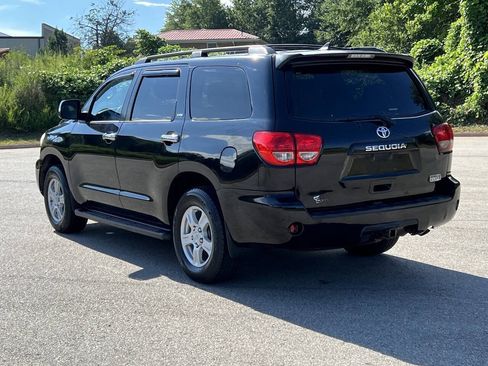 Used 2013 Toyota Sequoia SR5 RWD image 4