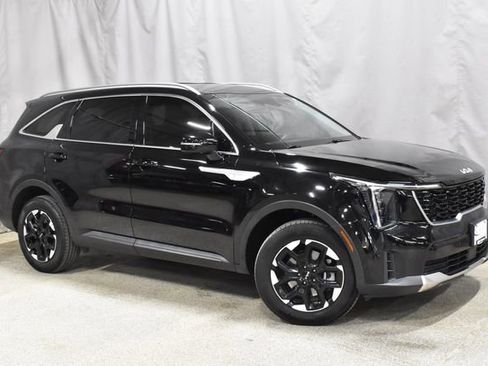 Used 2024 Kia Sorento S image 3