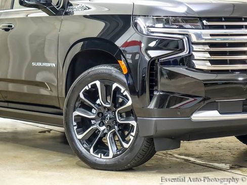 Used 2024 Chevrolet Suburban High Country AWD/4WD image 4