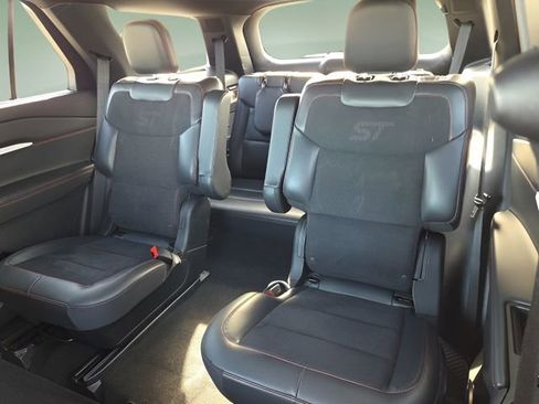 Used 2025 Ford Explorer ST image 12