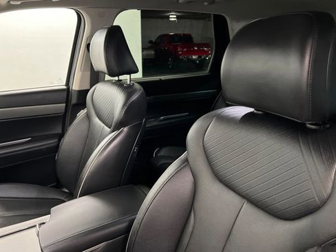 Used 2024 Hyundai Palisade SEL w/ Premium Package image 16