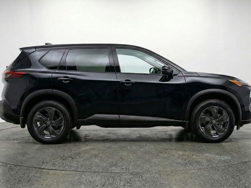 Used 2025 Nissan Rogue SV AWD/4WD image 11