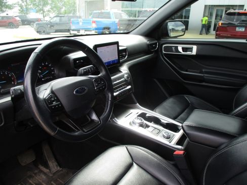 Used 2020 Ford Explorer XLT w/ Equipment Group 202A AWD/4WD image 7