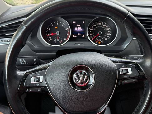 Used 2019 Volkswagen Tiguan SE w/ Panoramic Sunroof Package AWD/4WD image 32