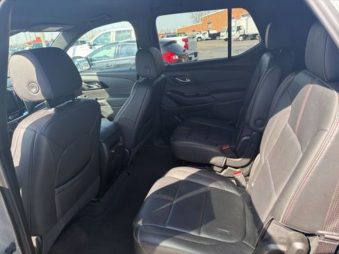 Used 2023 Chevrolet Traverse RS image 9