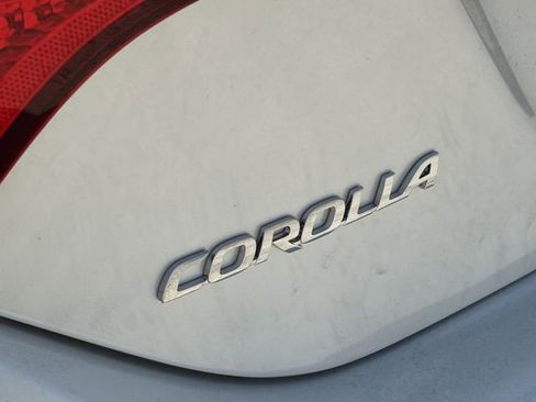 Used 2017 Toyota Corolla LE FWD image 4