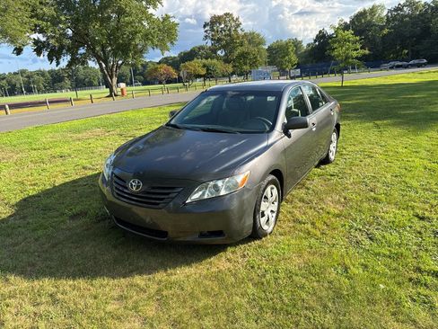 Used 2009 Toyota Camry LE FWD image 3