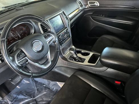 Used 2018 Jeep Grand Cherokee Altitude RWD image 10