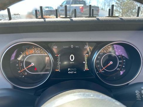 Used 2022 Jeep Wrangler Unlimited Sahara AWD/4WD image 12