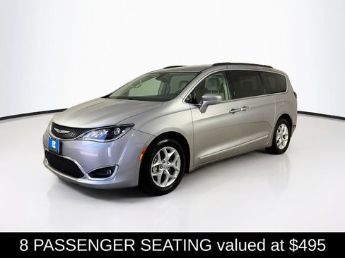 Used 2017 Chrysler Pacifica Touring-L w/ Tire & Wheel Group FWD image 3