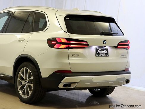 Used 2026 BMW X5 xDrive40i w/ Climate Comfort Package image 8