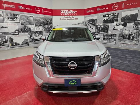 Used 2023 Nissan Pathfinder SL AWD/4WD image 7